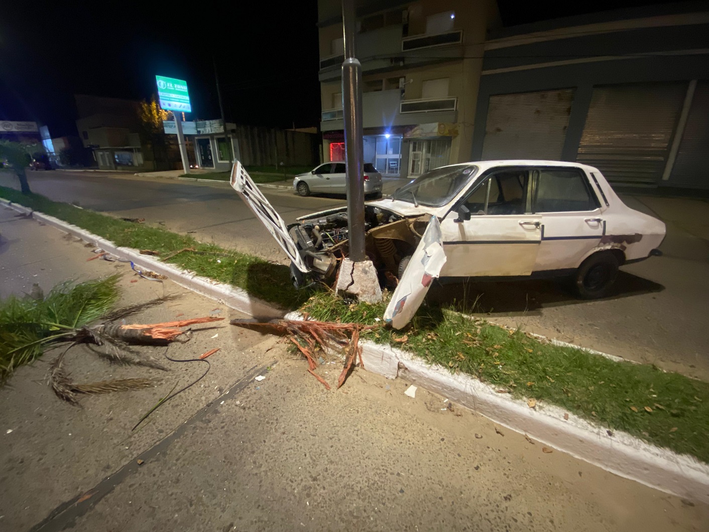 Conductor En Estado De Ebriedad Choc Su Autom Vil Contra Poste De Luz