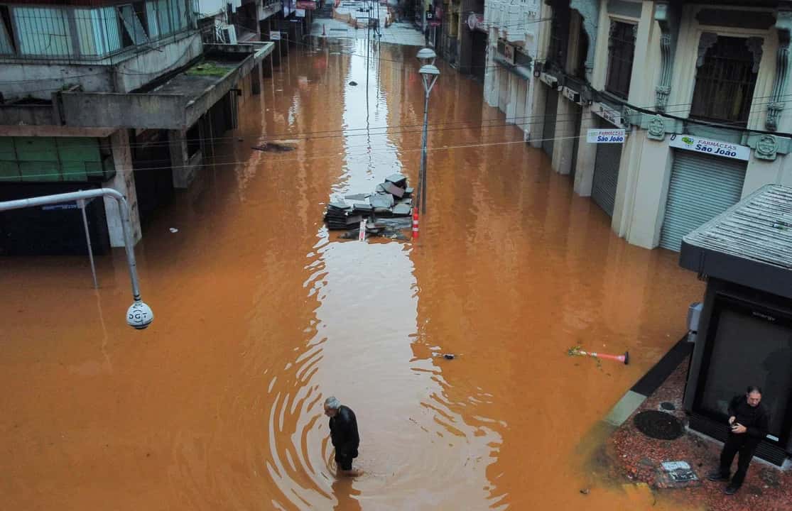 Aumentan a 66 los muertos por las lluvias en el sur de Brasil y más de 100 siguen desaparecidos