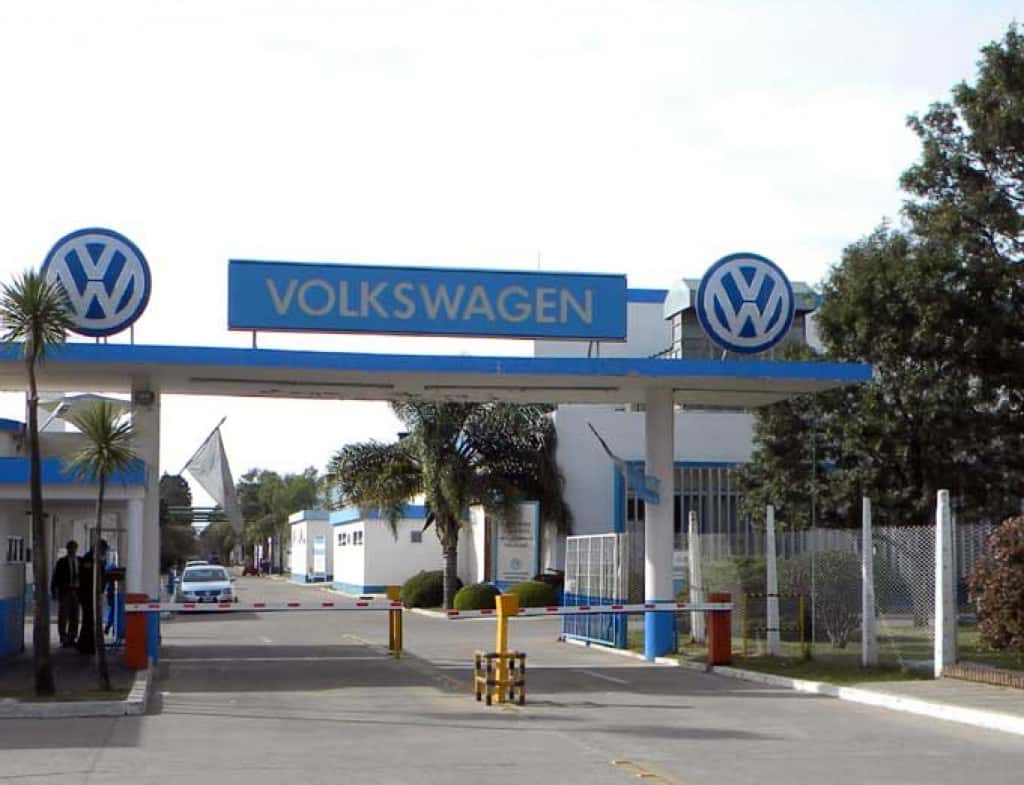 Volkswagen inicia la producción en serie de camiones y buses en Córdoba