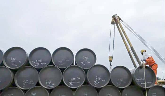 El Gobierno de Rusia recortará la producción  de crudo a 500.000 barriles diarios