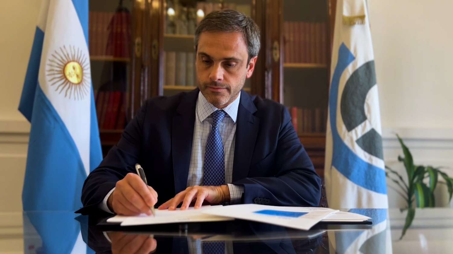 Guillermo Michel renunció como director de la Aduana