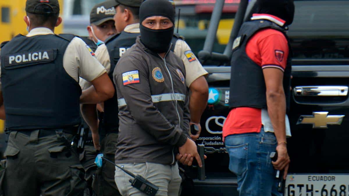 Ecuador mantiene la ofensiva militar sobre bandas  en medio de ola de violencia narco