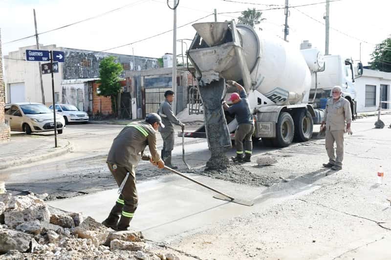 La municipalidad trabaja en la reparación de calles