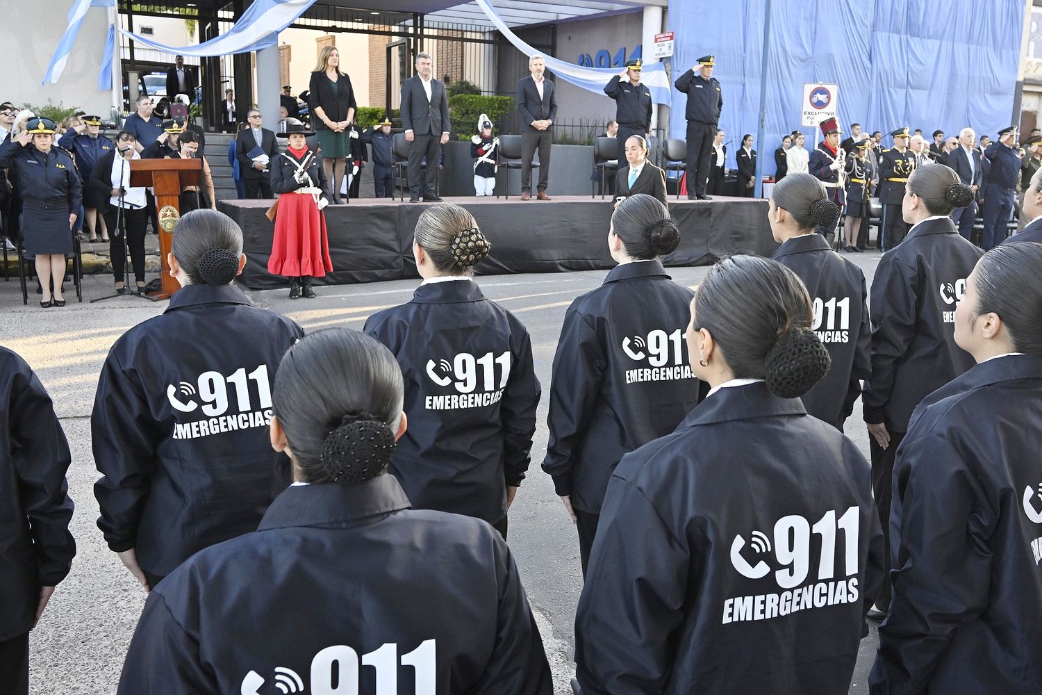 61 cursantes de toda la provincia. Acto de egresados de atención telefónica y video vigilancia del personal del 911