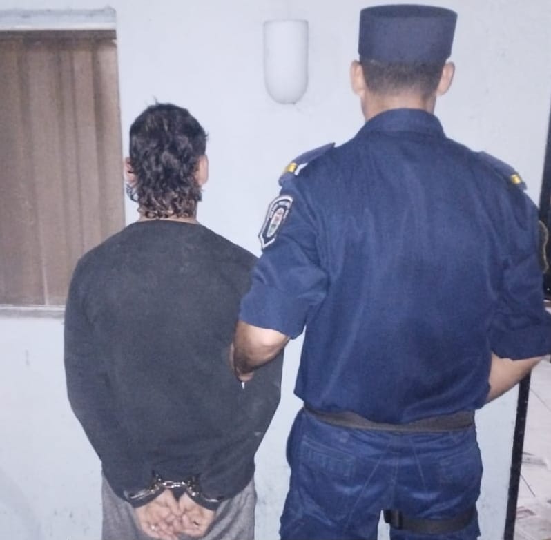 Enfrentamiento entre la policía y un detenido con prisión domiciliaria