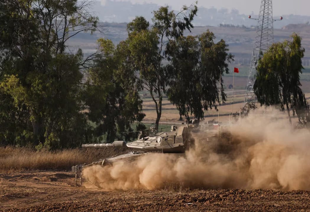 Tanques israelíes avanzan hacia zonas del norte y sur de Gaza