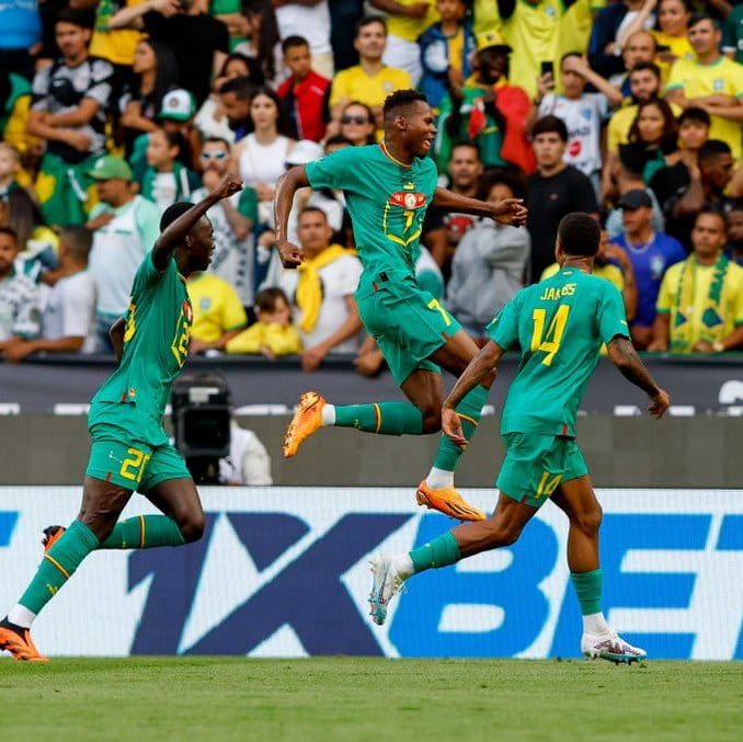 Senegal dio el golpe y derrotó a Brasil