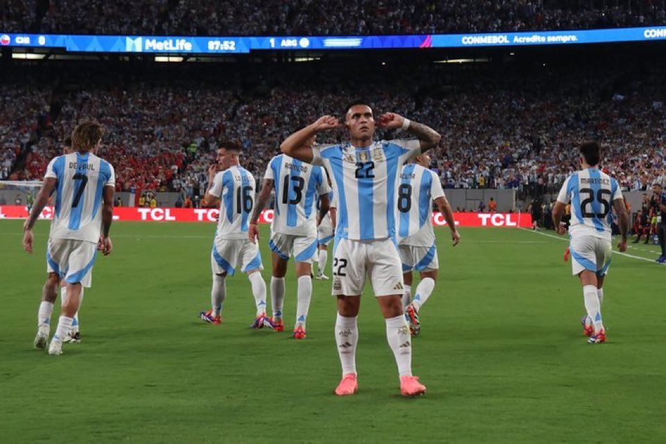 Argentina le ganó a Chile y es el primer clasificado a los cuartos de