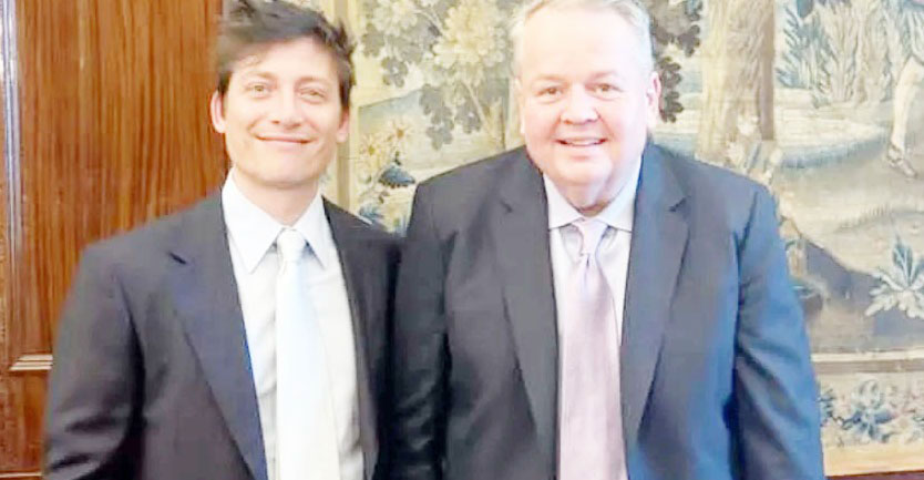 Santiago Caputo y Barry Bennett