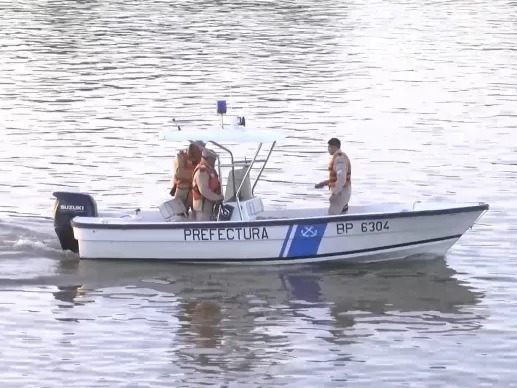 Hallan el cuerpo de un expolicía dentro de un auto sumergido en el río Paraná