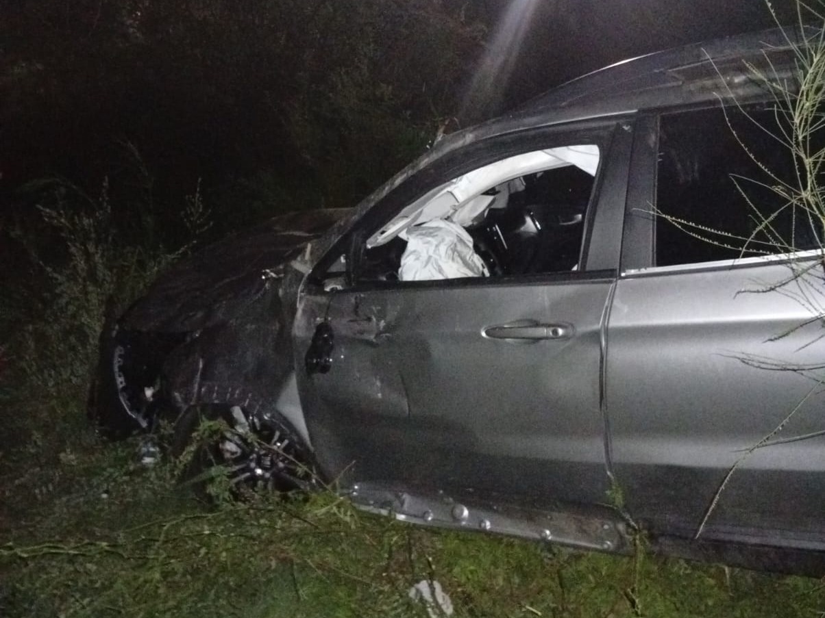 Siniestro vial: una camioneta terminó debajo del puente Frondizi