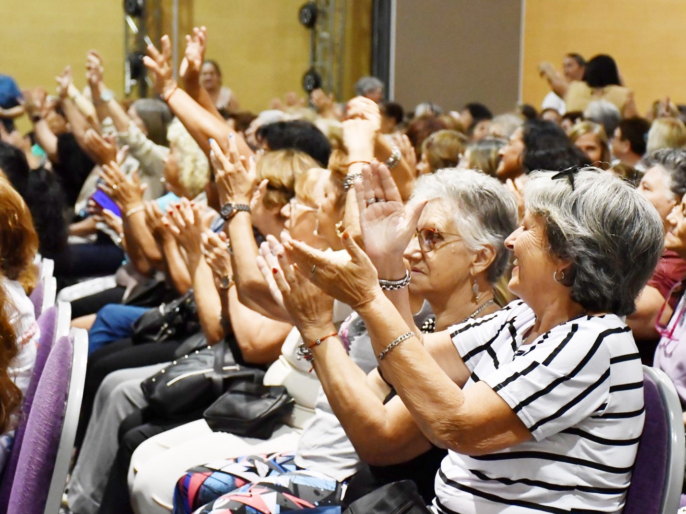 Más de 400 adultos mayores participaron del encuentro Celebrando la Vida