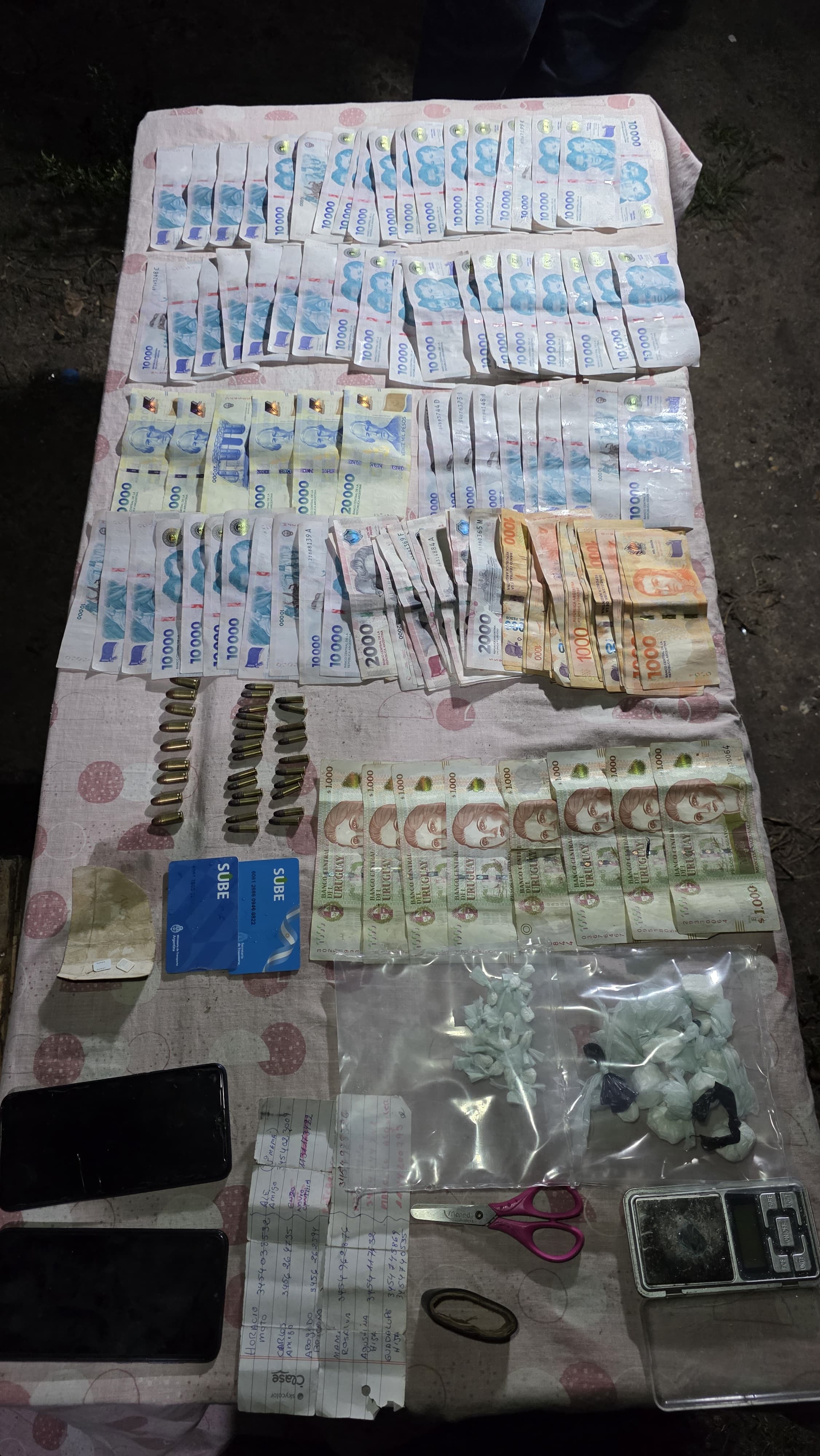 Detienen a un joven con drogas, municiones y pedido de captura internacional - 2