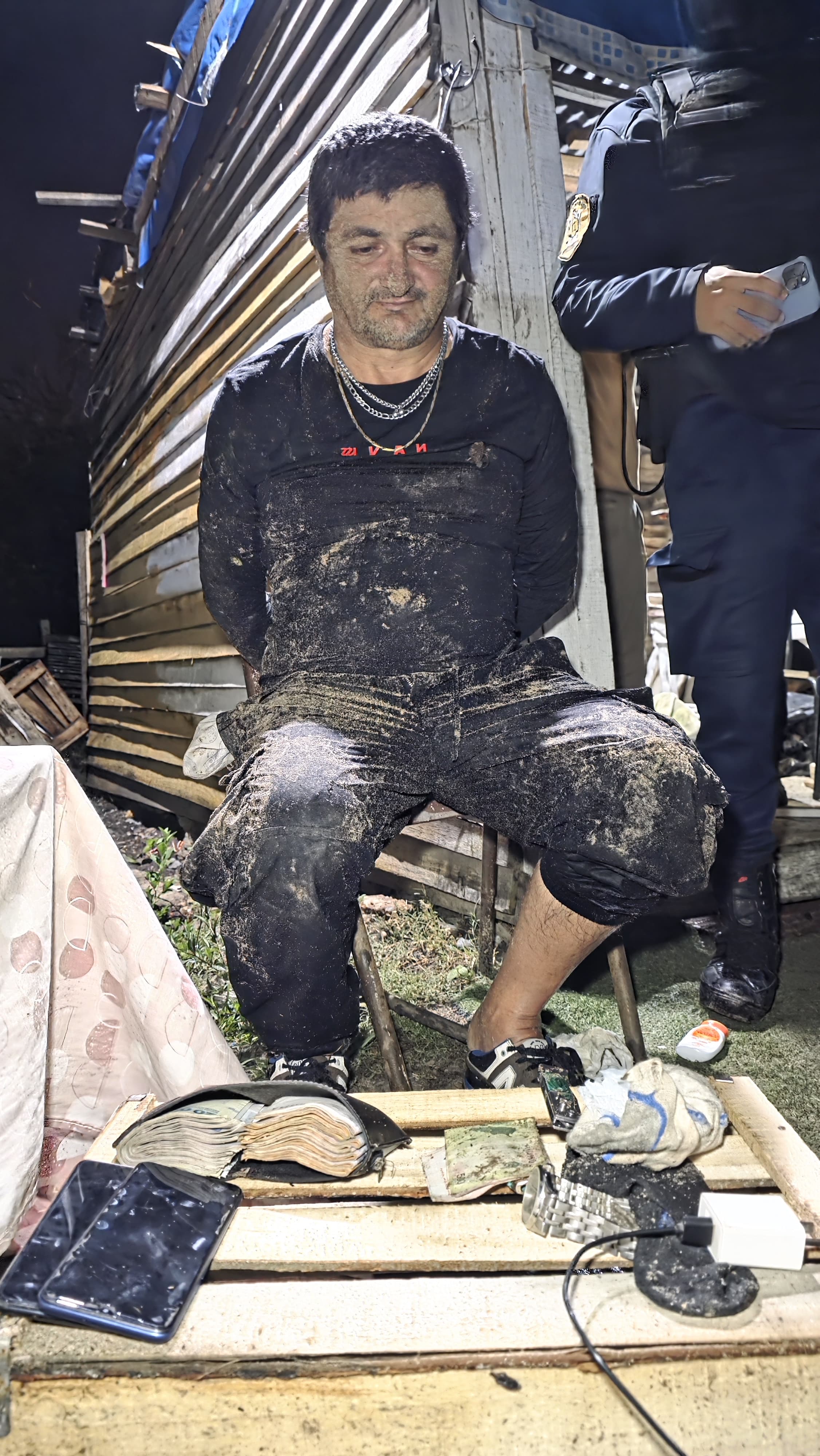 Detienen a un joven con drogas, municiones y pedido de captura internacional - 3