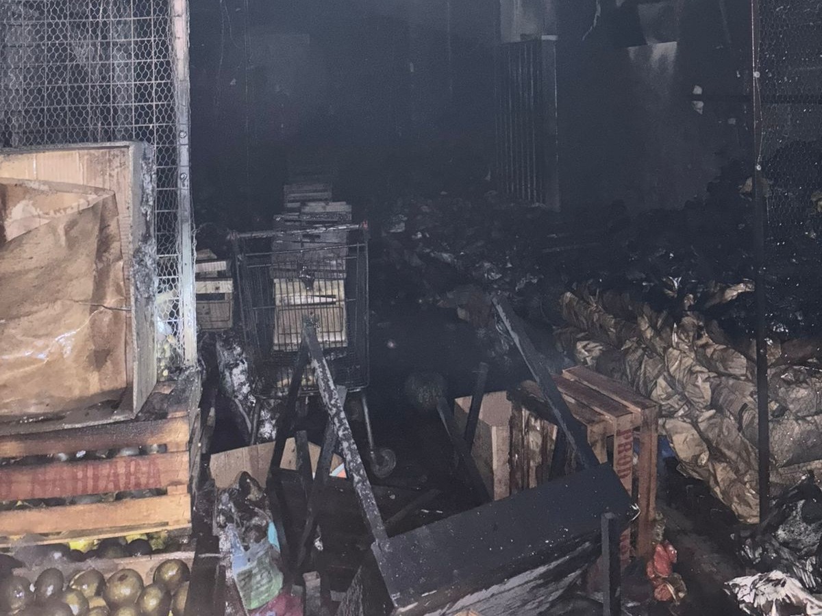 Incendio en el depósito de un supermercado de Concordia - 2