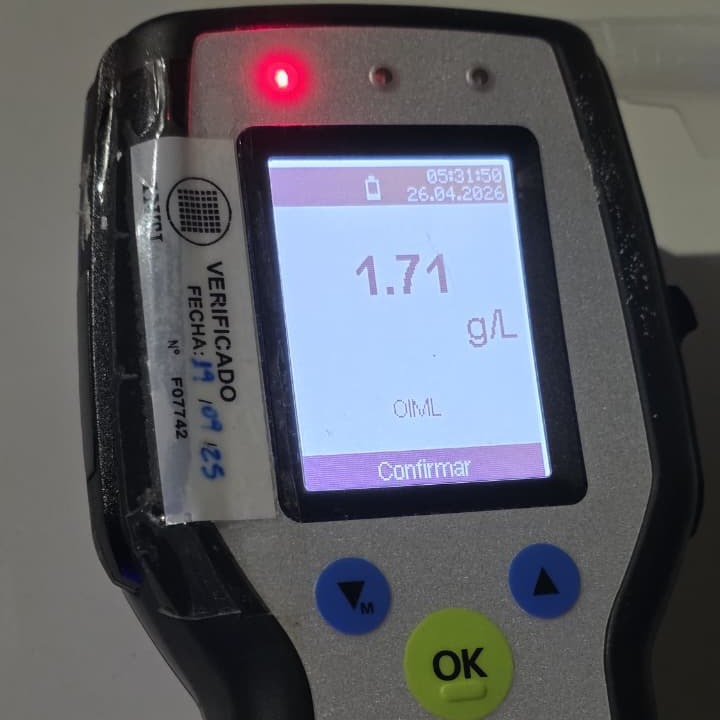 Camioneta retenida: conductor alcoholizado realizaba maniobras peligrosas en plena vía pública - 2