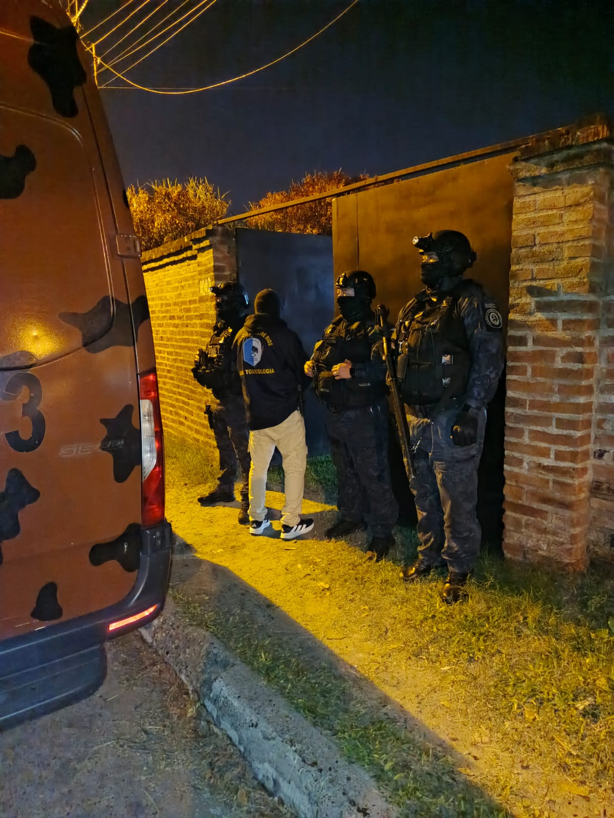 Allanamientos positivos: secuestran droga y detienen a tres hombres con pedidos de captura - 1
