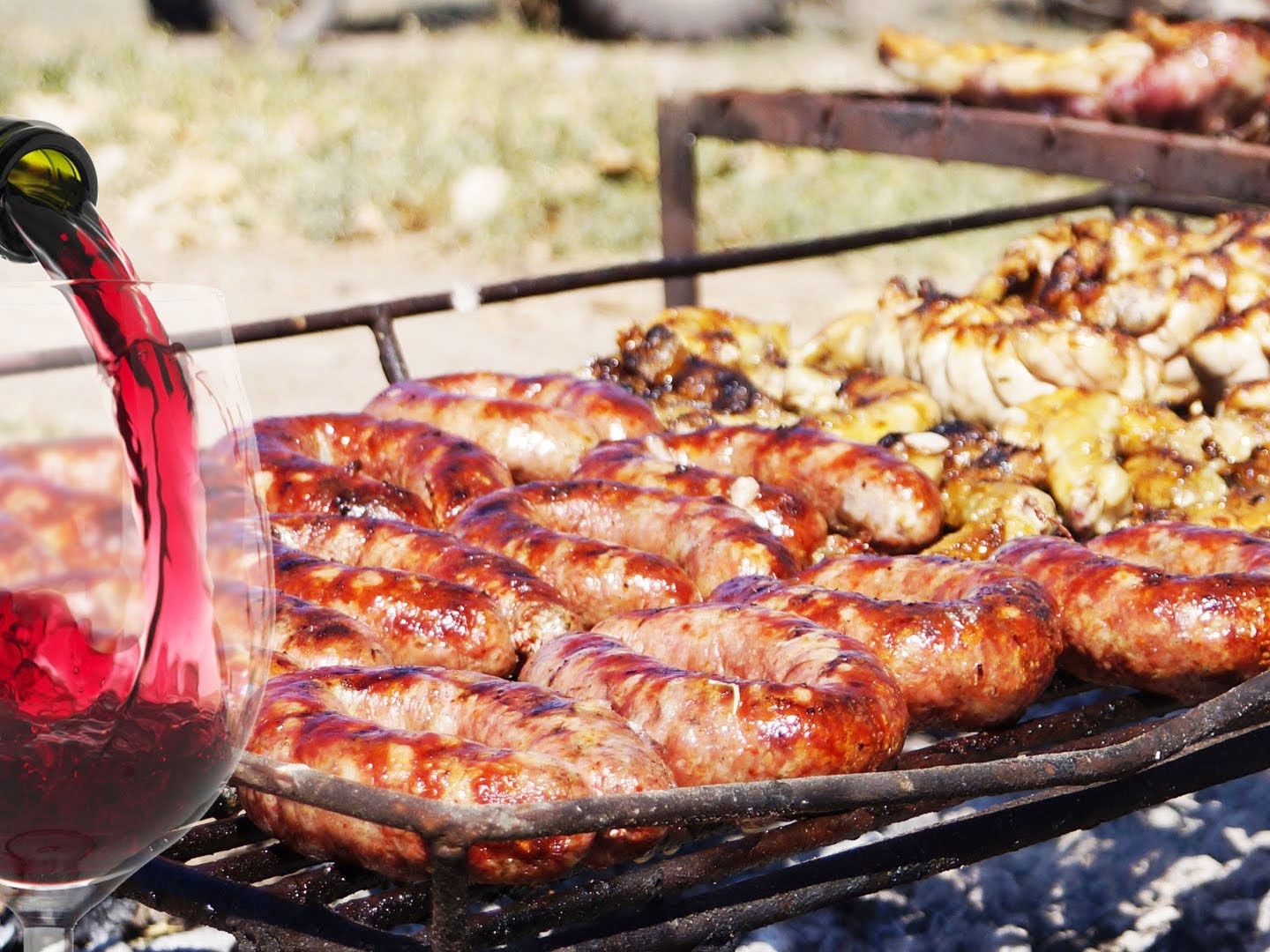 Consumo en Argentina: cayó la yerba y la carne, pero el vino resistió