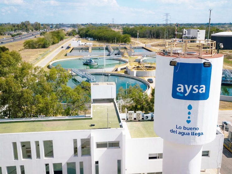 El Gobierno lanzó la licitación para privatizar AySA y vender el 90% de las acciones estatales