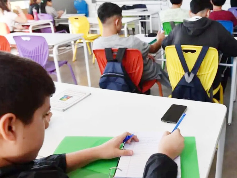 La Unesco advierte: Prohibir los teléfonos celulares en clase no resuelve el problema