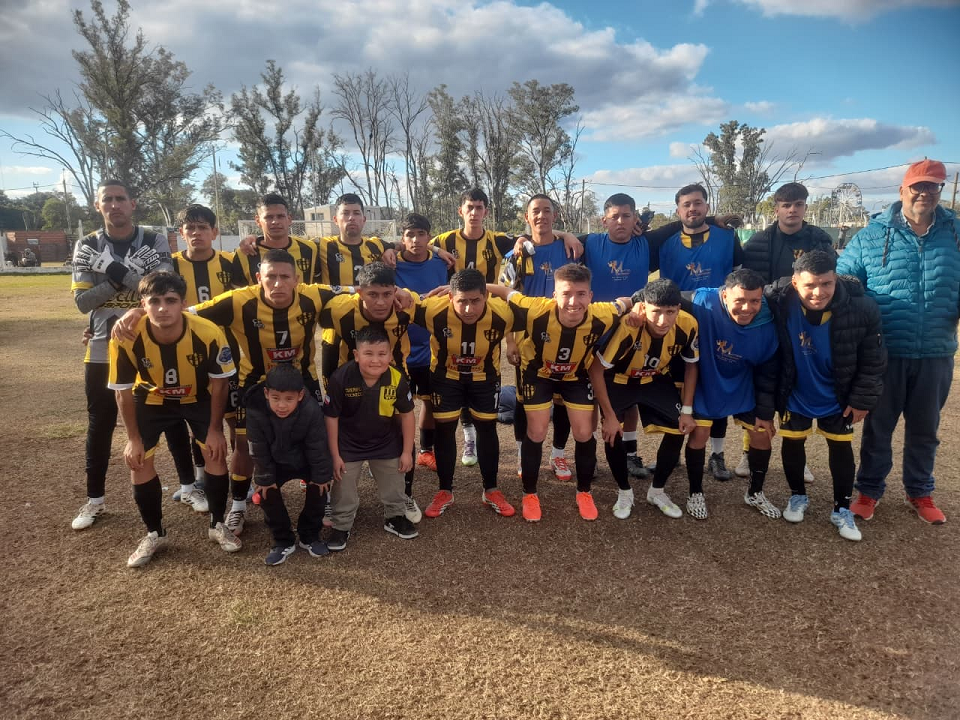 Comunicaciones ganó en Nebel y sigue soñando con pelear el Torneo Centenario - 1