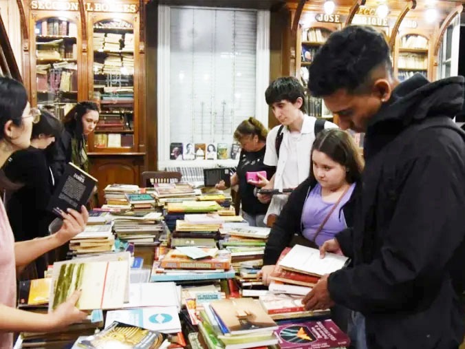 Se celebrará La Noche de las Librerías con figuras destacadas de la literatura y el periodismo