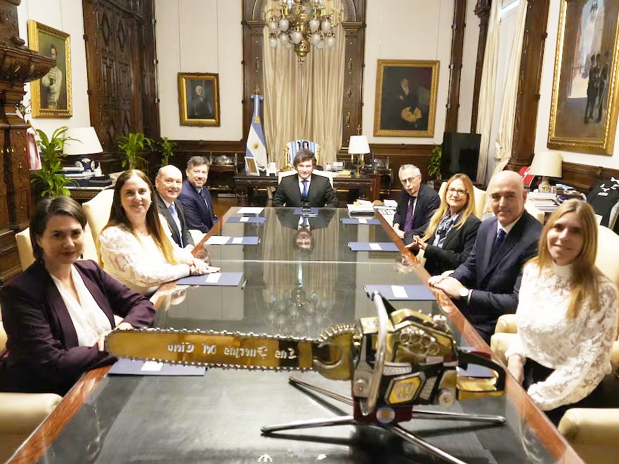 Milei recibió a legisladores de EEUU y anunció una inversión de USD 8.000 millones de farmacéuticas