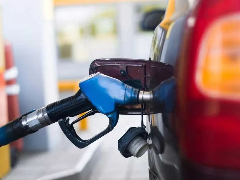 Las petroleras replican la suba de YPF y evitarán saltos bruscos en surtidores hasta julio