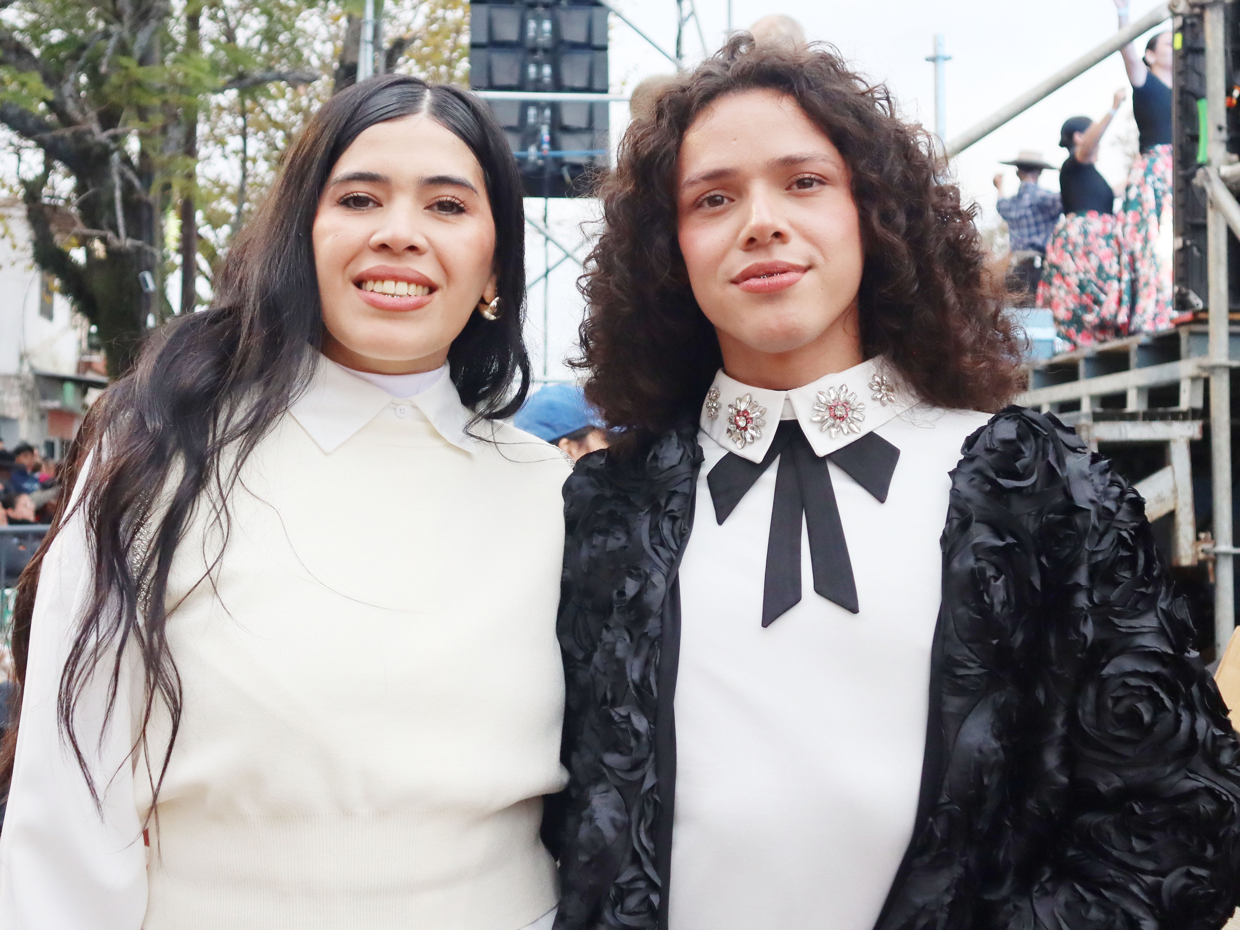 Santi Borda y Luz Izaguirre emocionaron en el Festival Patrio y adelantaron su show en el Odeón