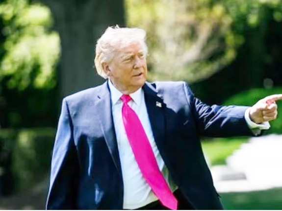Trump lanzó una dura advertencia contra Irán: No se reirán más de Estados Unidos