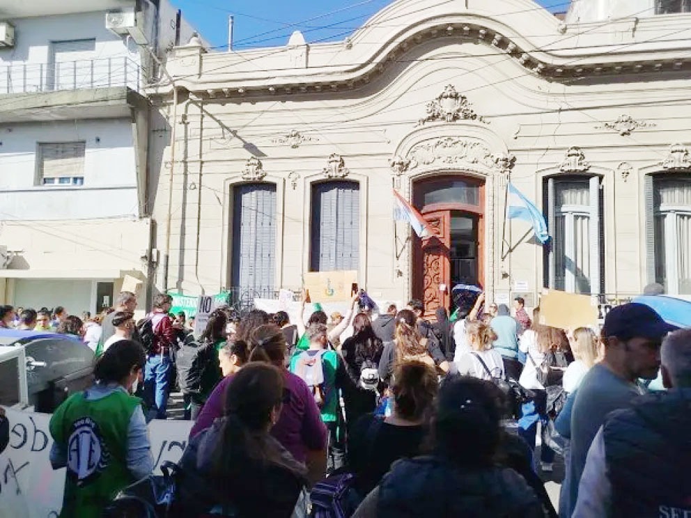 Burgos cargó contra la paritaria estatal y habló de salarios destruidos