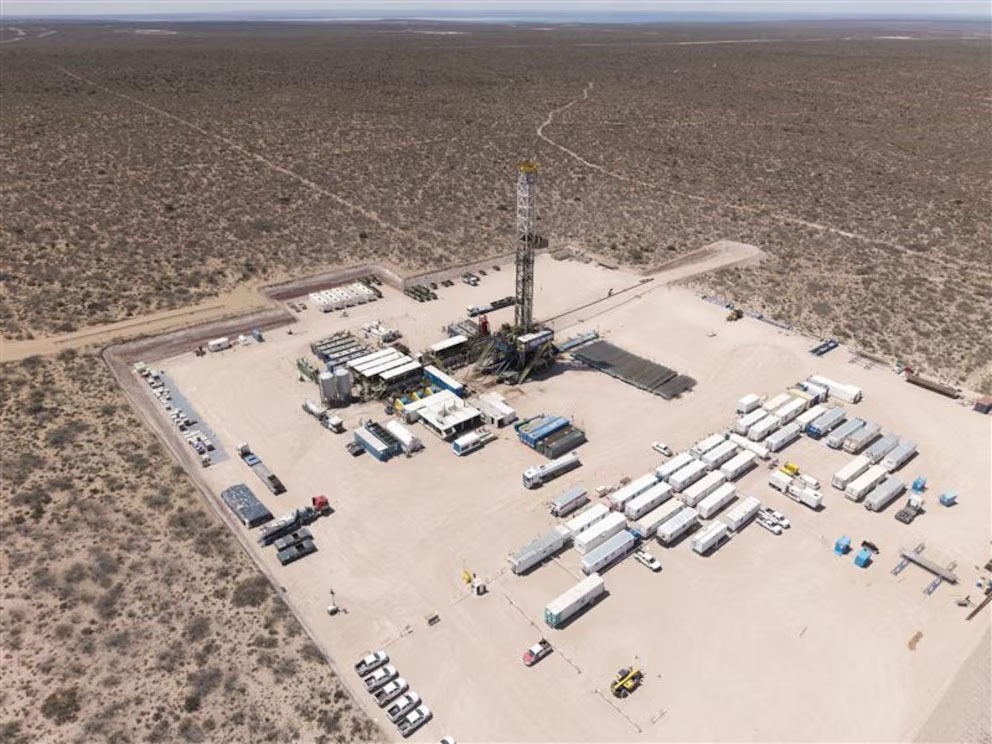 YPF presentó un proyecto de inversión de USD 25.000 millones para acelerar el desarrollo de Vaca Muerta