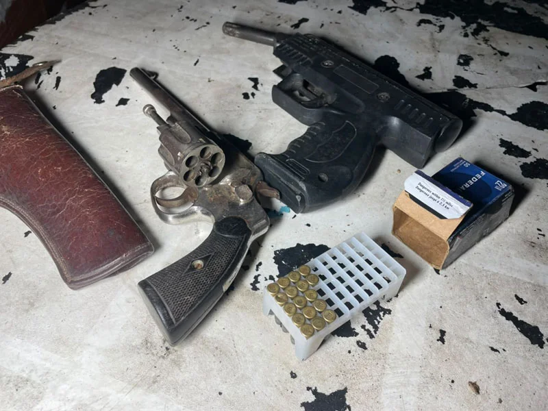 Secuestran armas, municiones y marihuana: dos personas fueron detenidas