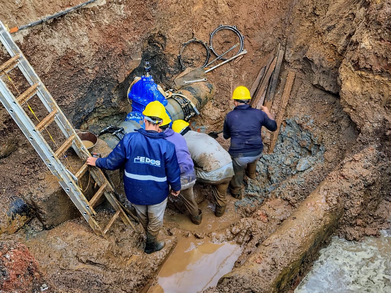 Avanzan a buen ritmo los trabajos de recambio de válvulas y prevén restablecer el servicio de agua antes de lo previsto