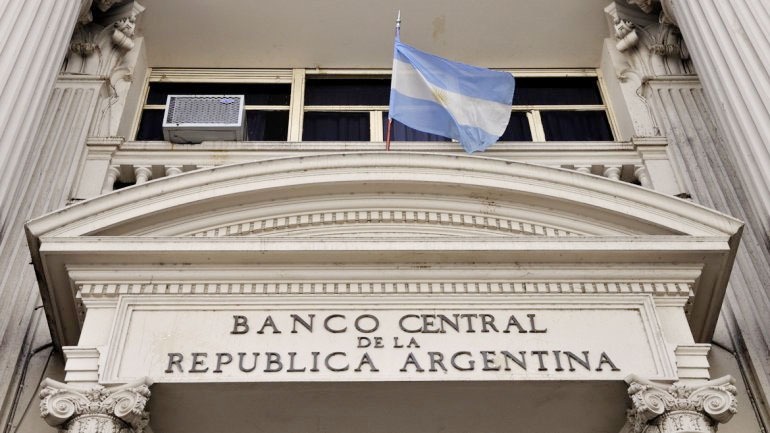 Cuáles son los riesgos que puede afrontar la estabilidad cambiaria, según el Banco Central