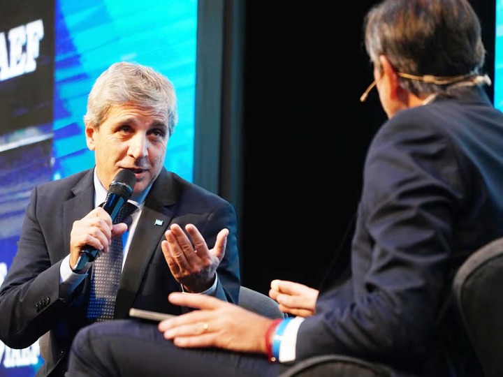 Caputo adelantó un nuevo proyecto de Inocencia Fiscal y dijo que los pagos de deuda están totalmente cubiertos