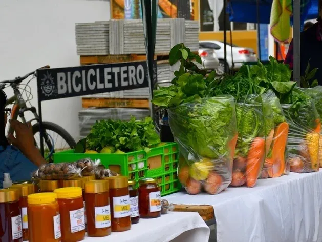 Reprograma la Feria de Emprendedores de la Economía Social