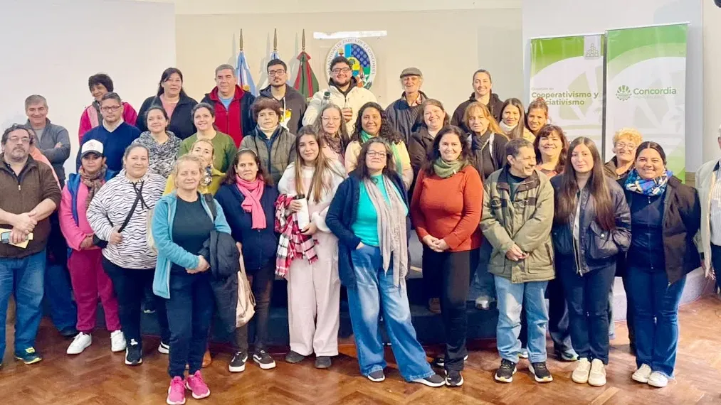 Feriantes y municipio trabajan en conjunto para fortalecer los espacios de comercialización local