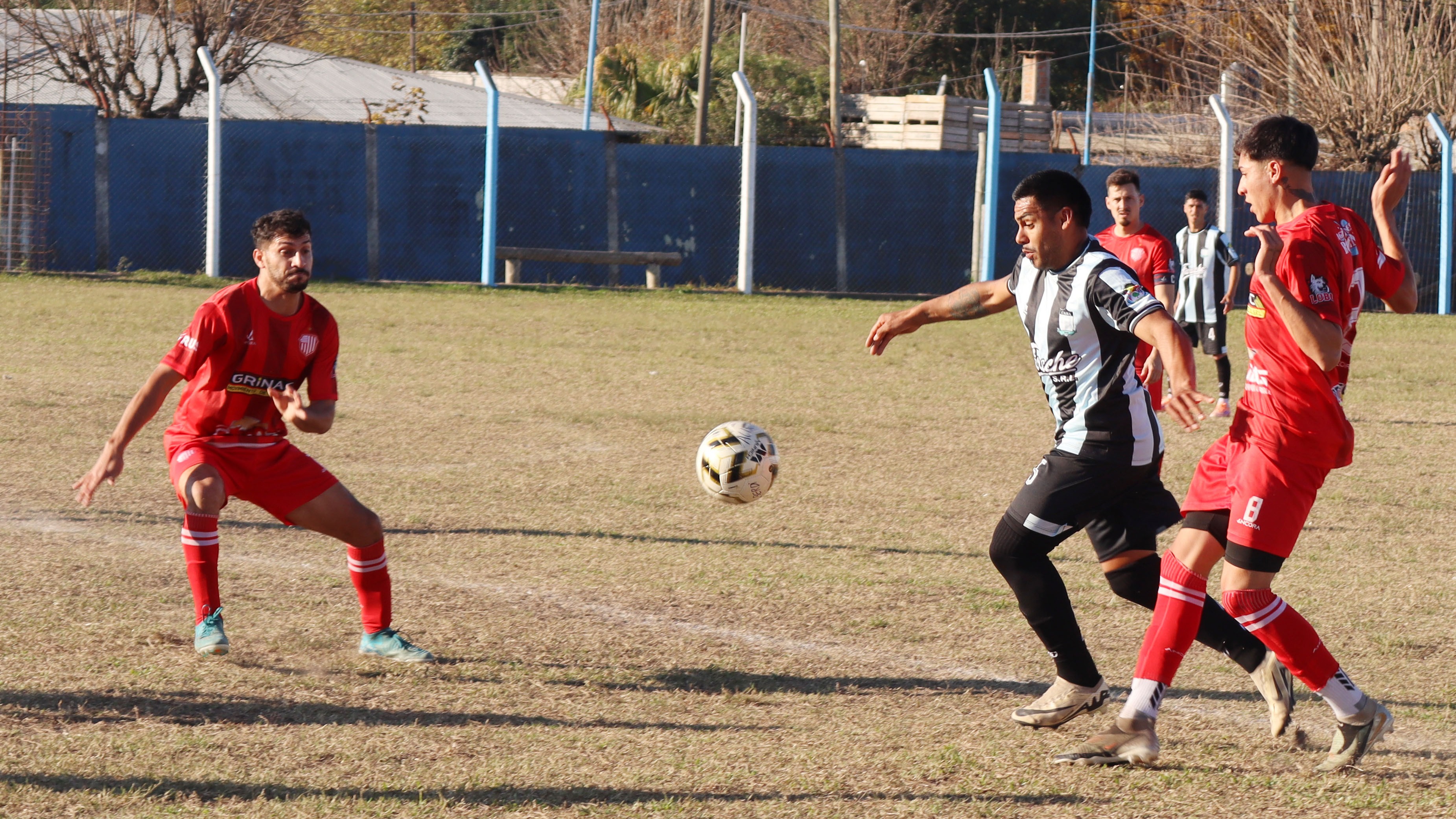 El Apertura de la Primera A del fútbol define los otros clasificados al Petit. La actividad de hoy sábado suspendida