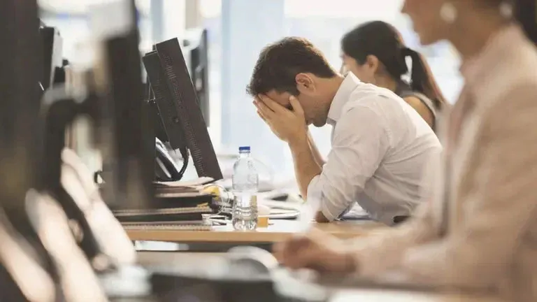 Crece la precariedad en el mercado laboral por el aumento del empleo informal y el monotributo