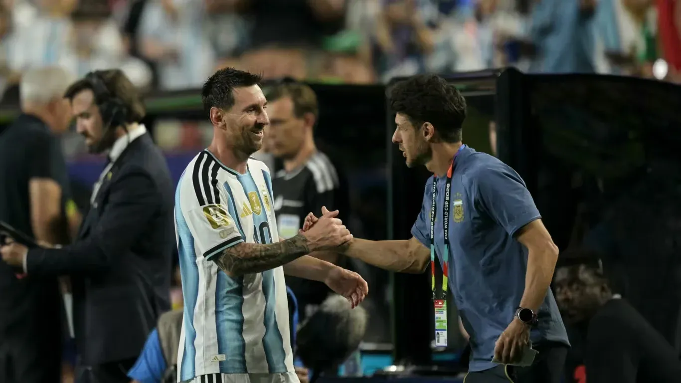 Pablo Aimar: Con Messi nos hemos acostumbrado a lo extraordinario