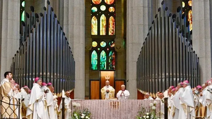 Barcelona: El Papa inaugura la Torre de Cristo, la más alta de la Sagrada Familia