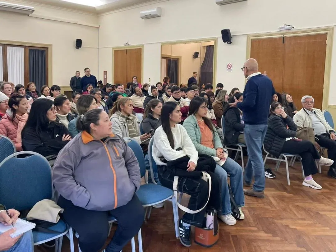 Emprendedores, artesanos, estudiantes y comerciantes fueron capacitados sobre marketing