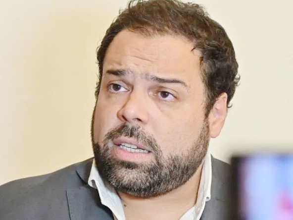 Troncoso le pidió a Azcué ir a buscar puerta por puerta a los que se alejaron