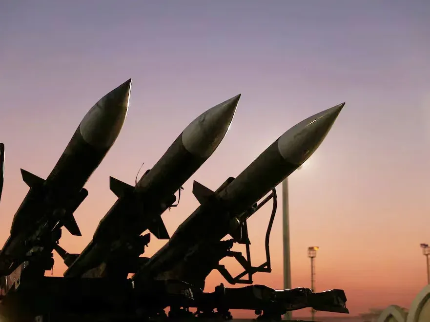 El régimen de Irán lanzó ataques contra bases e instalaciones militares de Estados Unidos