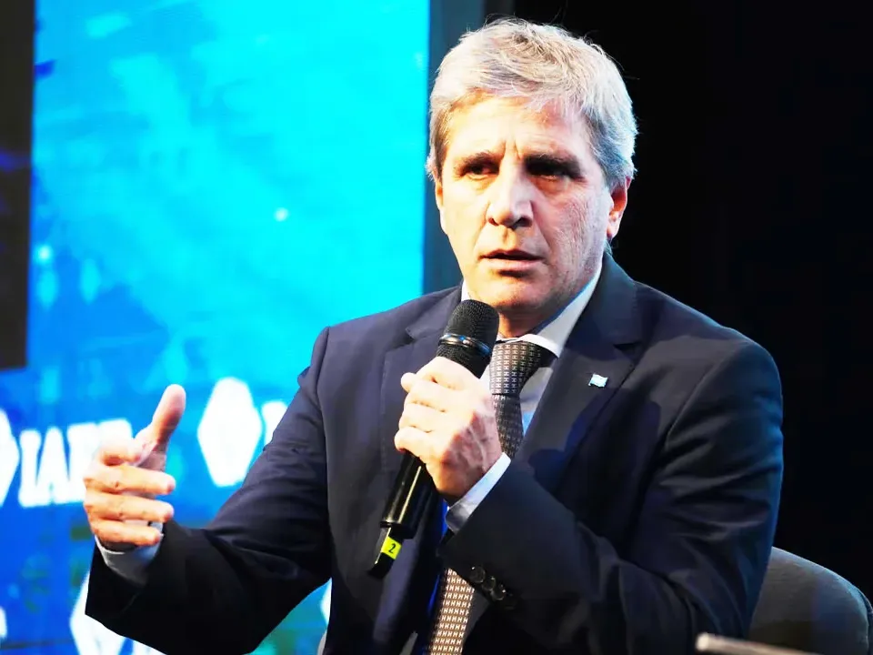 El equipo económico presenta la hoja de ruta para afrontar los pagos de deuda hasta 2027