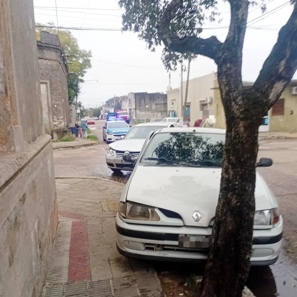 Una niña de 2 años fue hospitalizada tras un fuerte choque entre dos autos