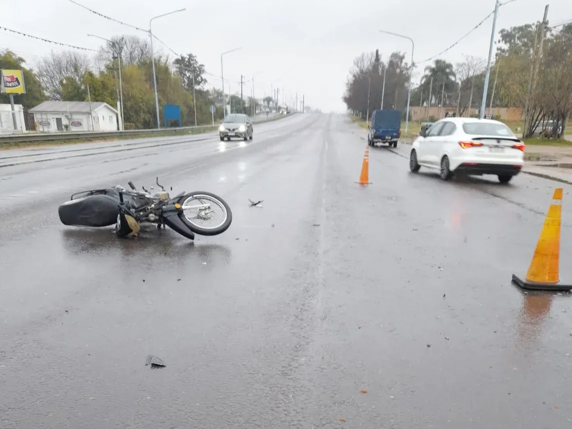 Un motociclista resultó herido tras chocar con una camioneta