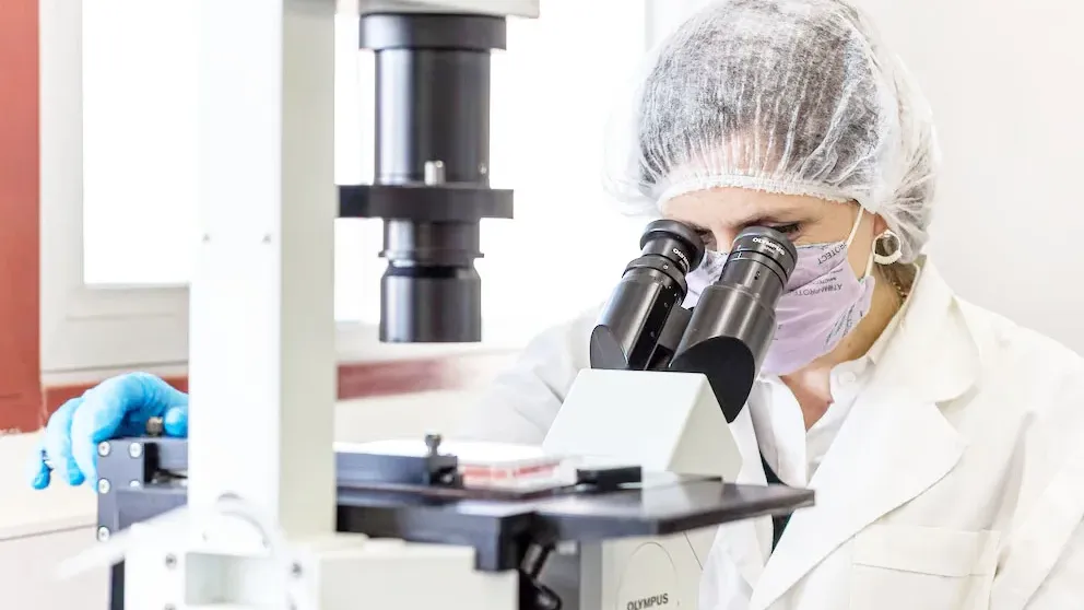 La Academia Nacional de Ciencias alertó por la fuga de cerebros y cuestionó las políticas del Gobierno para el sector