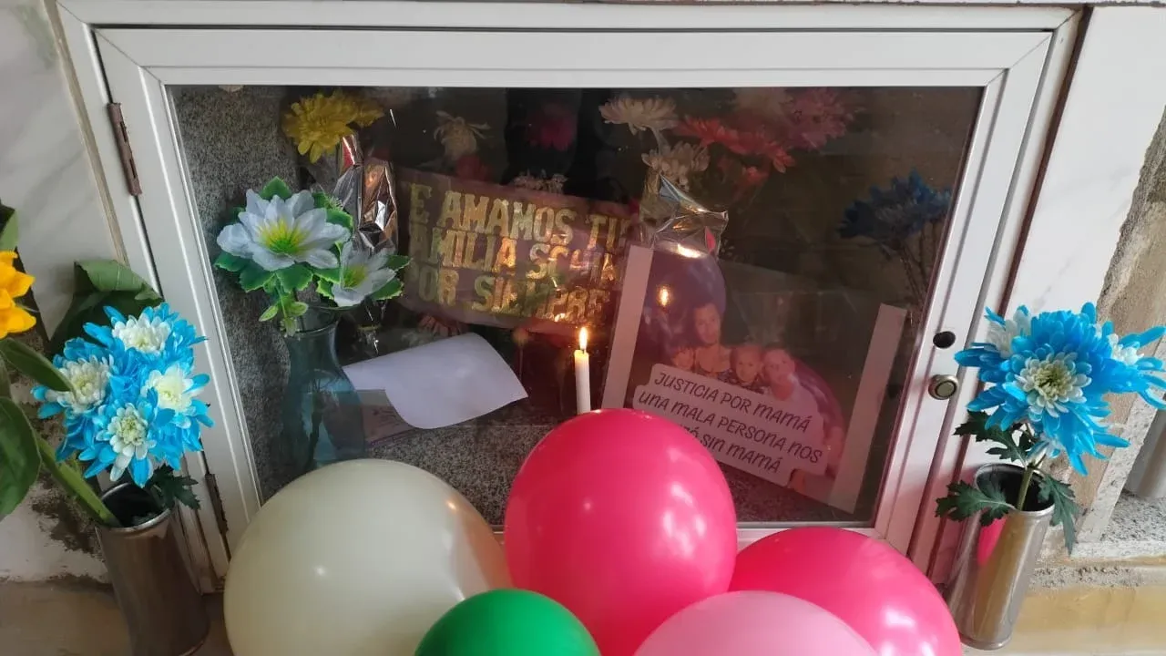 Familiares y amigos homenajearon a Zoe Schimf en el cementerio de Concordia